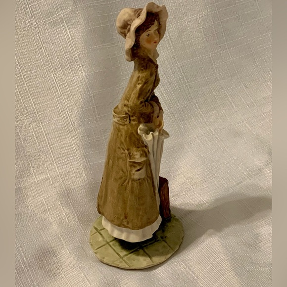 Vintage Victorian Proper Lady With Umbrella and Suitcase Ceramic Figurine - Picture 4 of 9